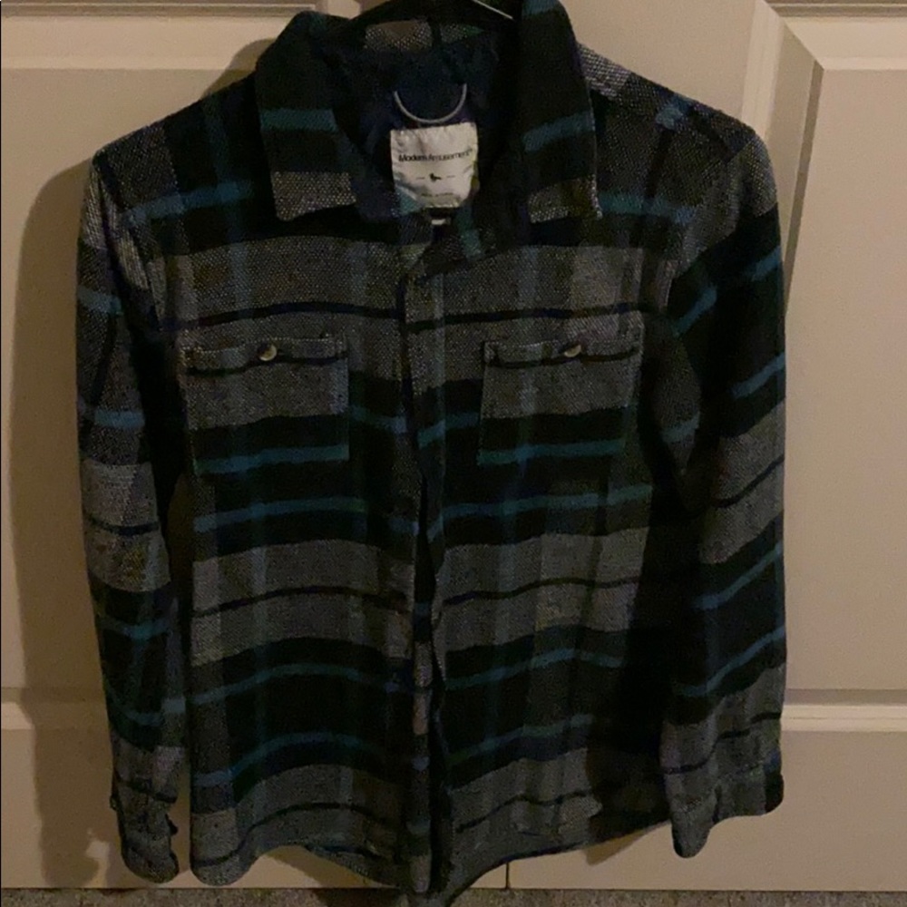 Modern amusement button up